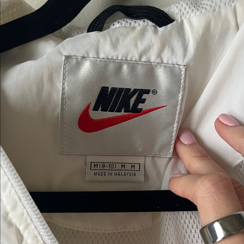 Vintage Nike White and Black Rain Jacket - Picture 2 of 5